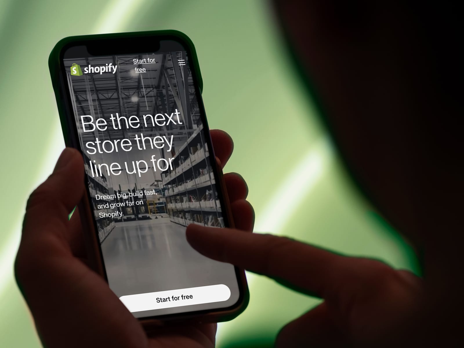 Shopify Agency, Freelancer or Fiverr: What Each Is Good For